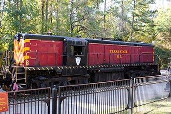 pumpkin-patch-express-at-the-texas-state-railroad-37